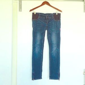 Maternity skinny jeans. Prenatal future mom